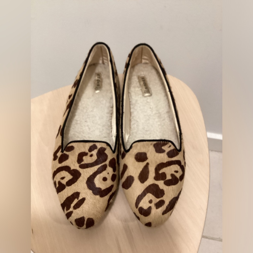 Birdies, Leopard print sherpa lined flats. Size 8. like new.